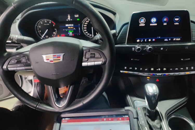 凯迪拉克CT4 2020款 28T 时尚型中控内饰7002