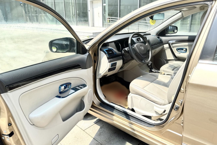 东风风神A60 2016款 1.6L 自动豪华型中控内饰7010