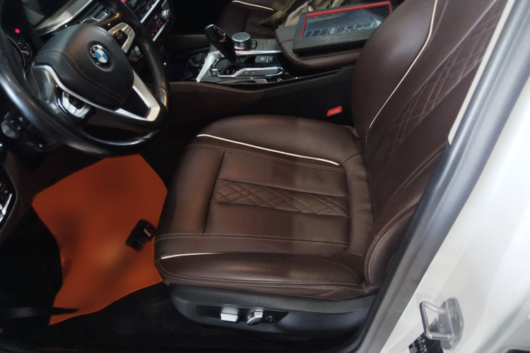 宝马5系 2018款 改款 530Li 尊享型 豪华套装局部细节19