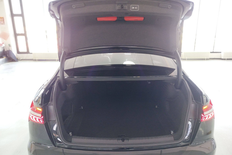 奥迪A6L 2021款 55 TFSI quattro 尊享动感型机舱底盘23