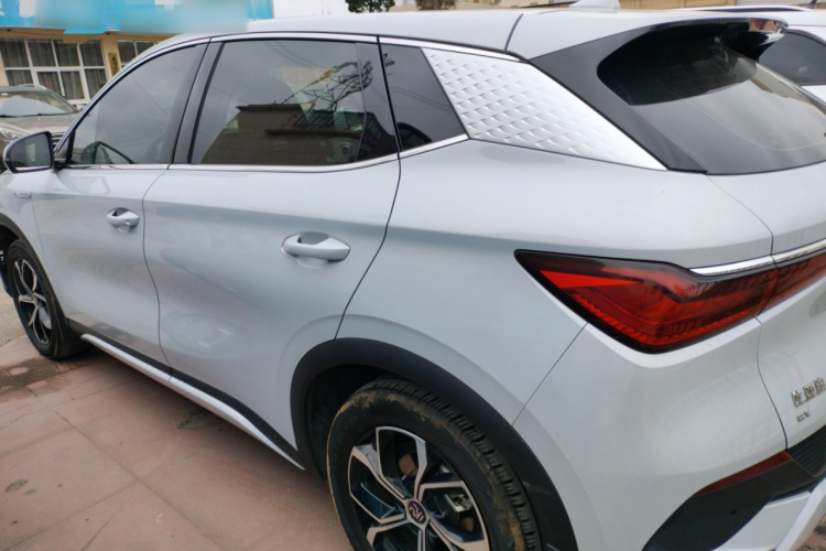 比亚迪 元PLUS 2022款 510KM 尊荣型车身外观4