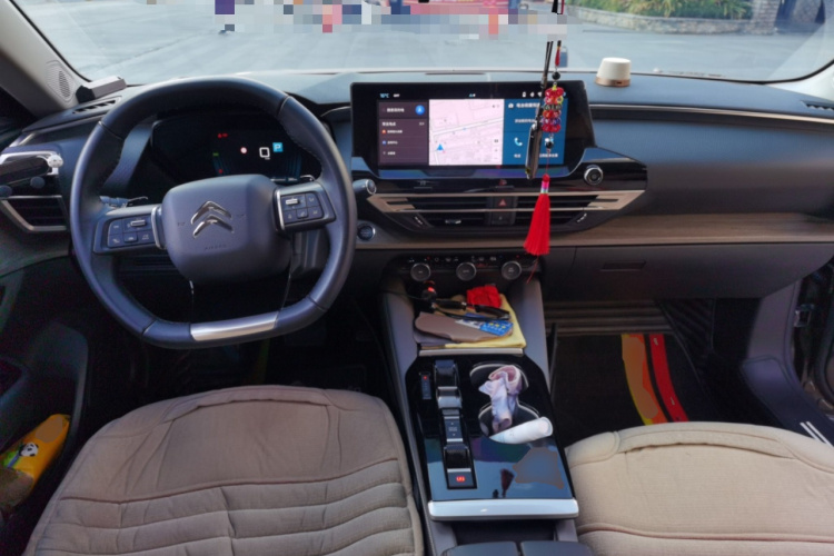雪铁龙 凡尔赛C5 X 2022款 1.6T 享不凡 虎年开门红版中控内饰12