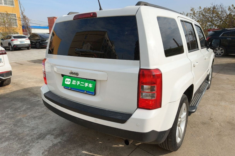 Jeep 自由客 2014款 2.0L 运动增强版车身外观6005