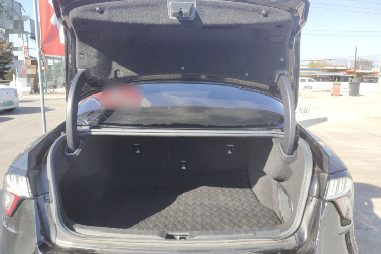 领克03 2020款 2.0TD 自动劲Pro版机舱底盘23