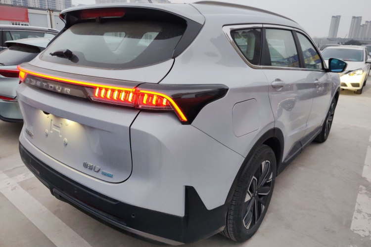 捷途山海L7 2024款 1.5T 120km ULTRA 7座车身外观7