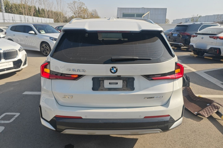 宝马X1 2023款 xDrive25Li X设计套装车身外观6