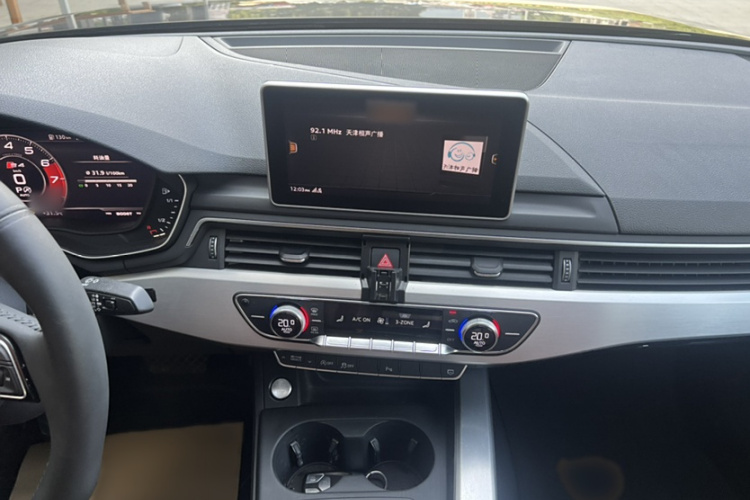 奥迪A4L 2018款 30周年年型 40 TFSI 时尚型局部细节16