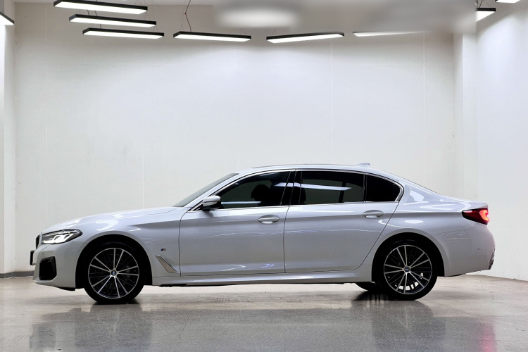 宝马5系 2022款 改款 530Li 领先型 M运动套装车身外观6006