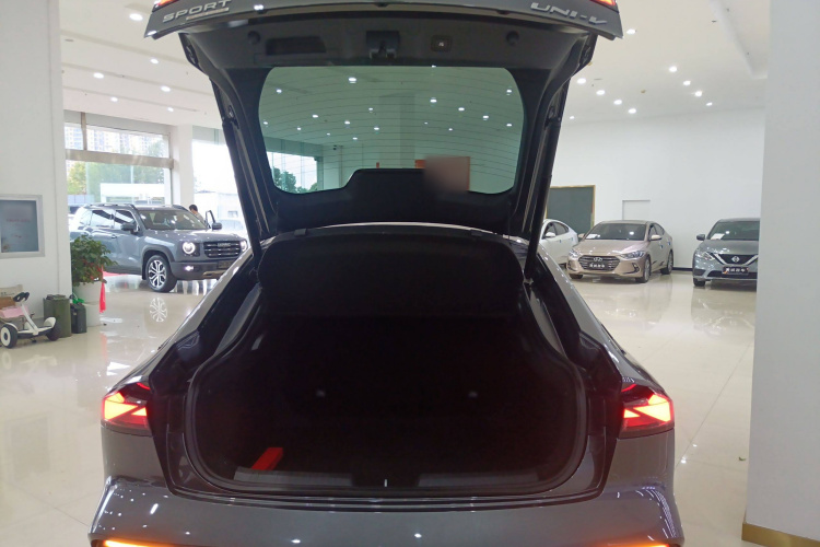 长安UNI-V 2023款 1.5T 尊贵型局部细节23