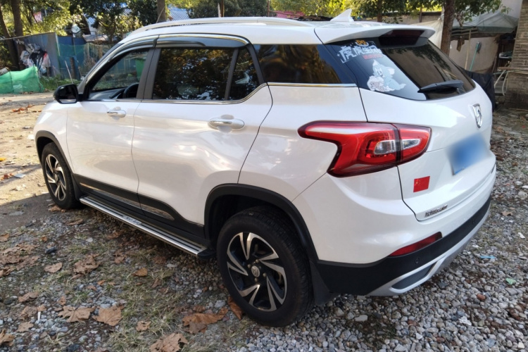 宝骏510 2017款 1.5L 手动豪华型车身外观4