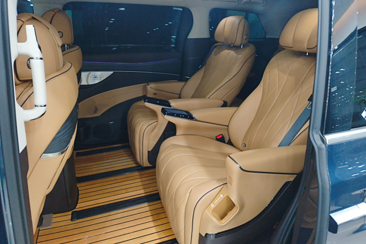 腾势D9 2024款 DM-i 980 四驱尊荣型中控内饰21