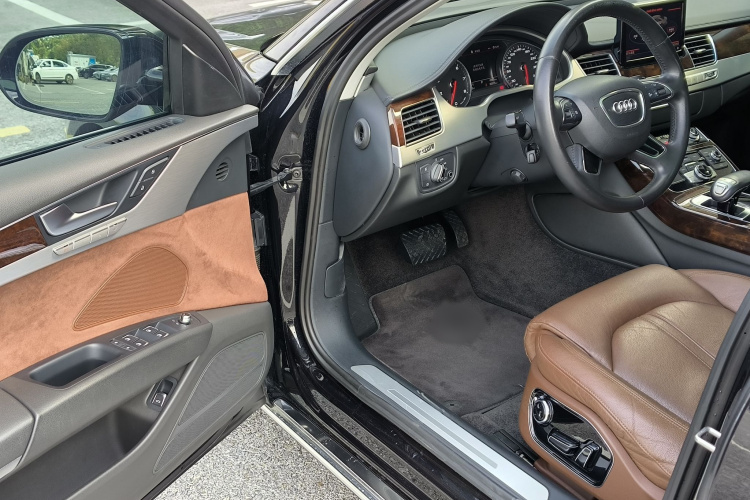 奥迪A8 2013款 A8L 45 TFSI quattro舒适型中控内饰7008