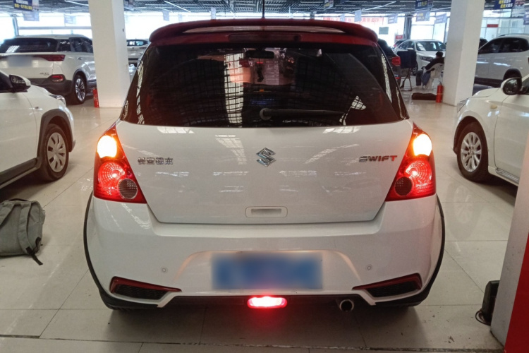 铃木 雨燕 2016款 1.5L 自动时尚型酷玩版车身外观6004