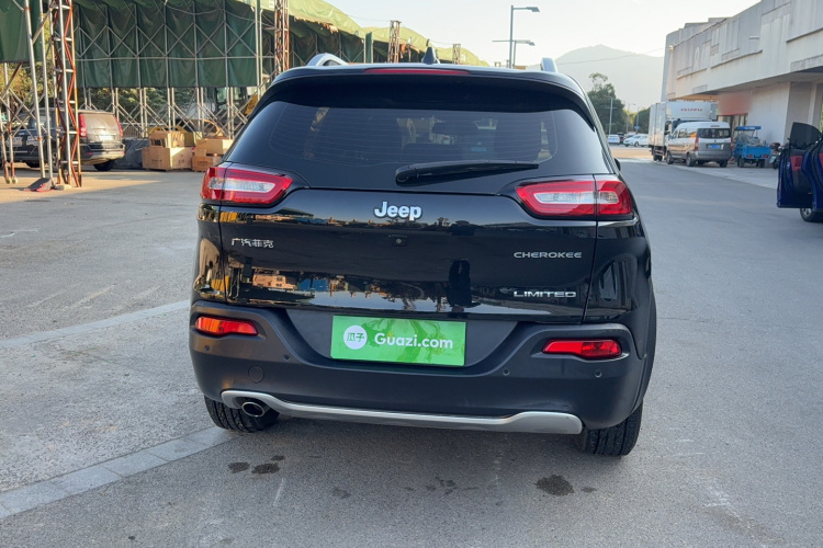 Jeep 自由光 2017款 2.0L 优越版车身外观6004