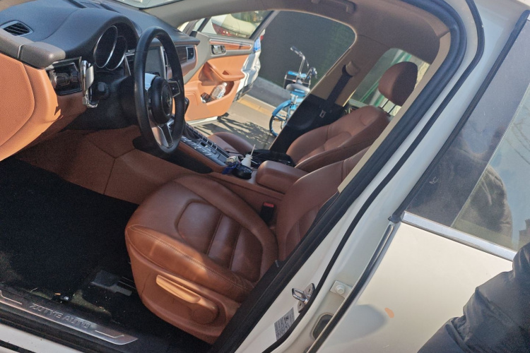 众泰SR9 2017款 2.0T 自动极致之路版中控内饰19