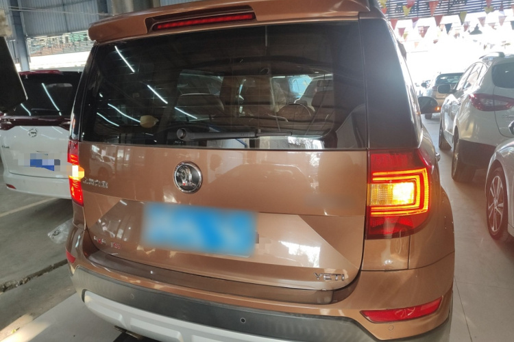 斯柯达 Yeti 2014款 1.8TSI DSG极地版车身外观6