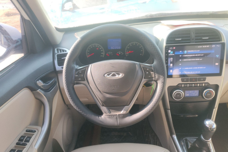 奇瑞 瑞虎3 2014款 1.6L 手动智尚版中控内饰13