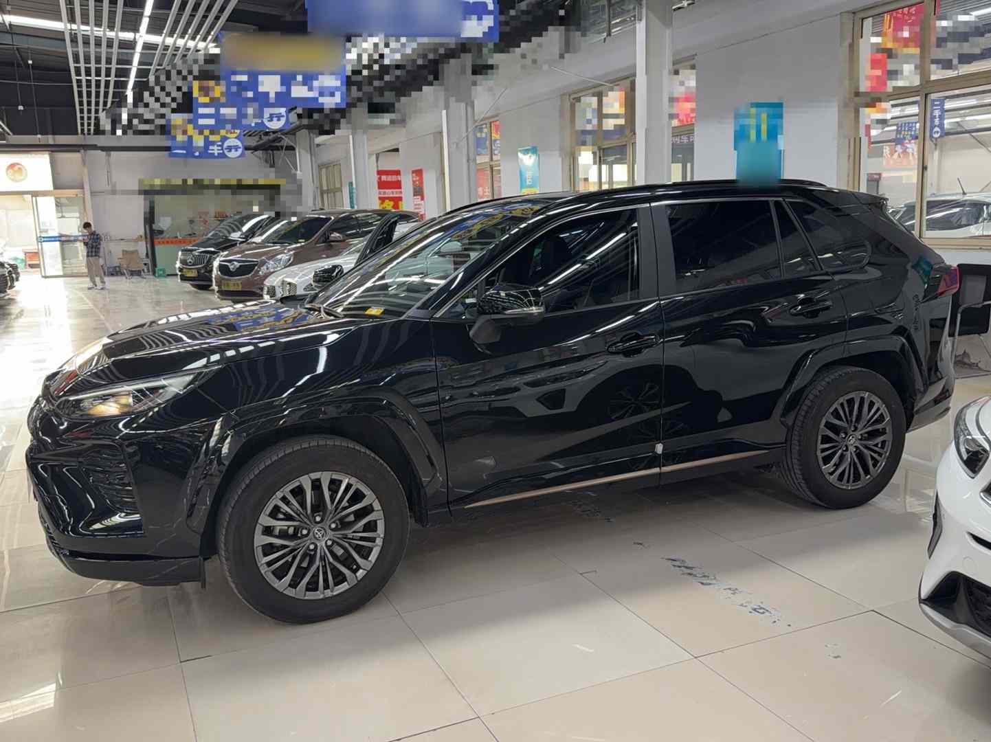 丰田 威兰达 2024款 2.0L CVT两驱豪华PLUS版(3)