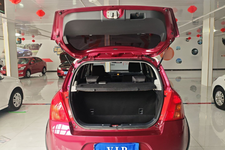 铃木 雨燕 2014款 1.3L 手动标准型机舱底盘23