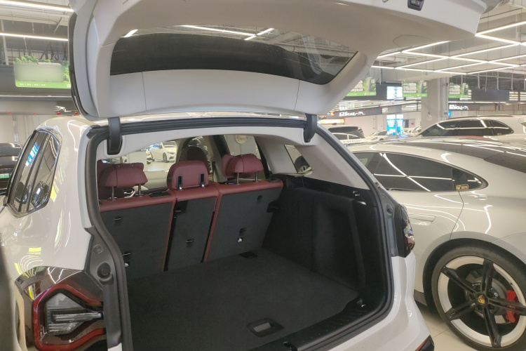 宝马iX3 2024款 创领型机舱底盘23