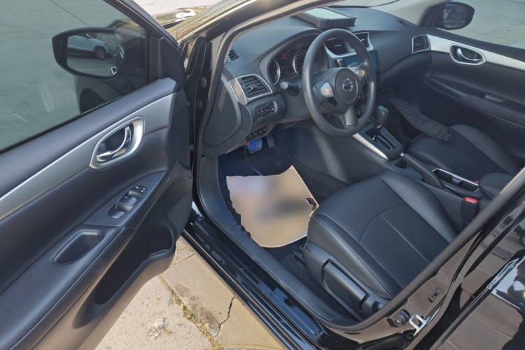 日产 轩逸 2024款 经典 1.6XE CVT舒适版中控内饰7003