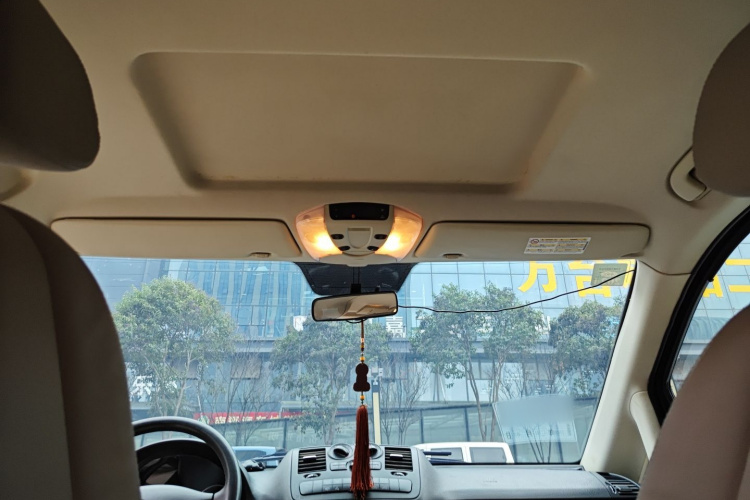 奔驰 唯雅诺 2013款 3.0L 舒适版中控内饰22