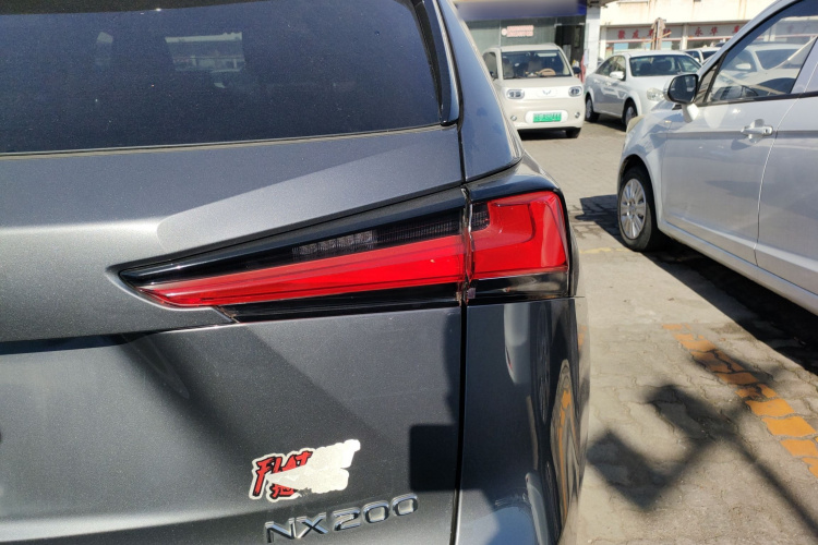 雷克萨斯NX 2020款 200 前驱 锋行版 国V车身外观9