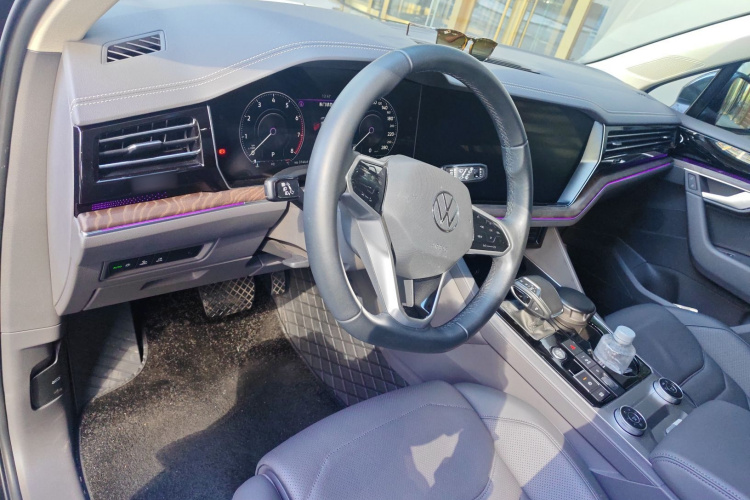 大众 途锐 2022款 3.0TSI 锐享版 曜黑运动套装局部细节13