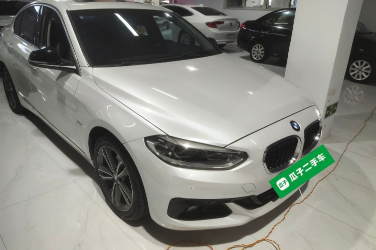 宝马1系 2017款 118i 运动型车身外观3