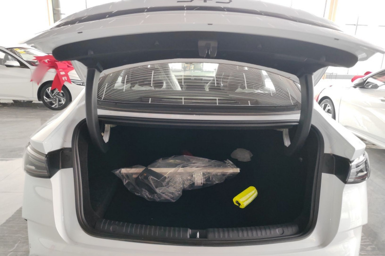 比亚迪 海豹06新能源 2024款 DM-i 120KM尊荣型机舱底盘23