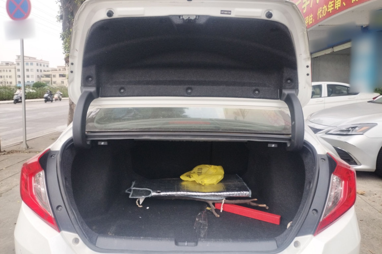 本田 思域 2016款 220TURBO CVT豪华版机舱底盘23