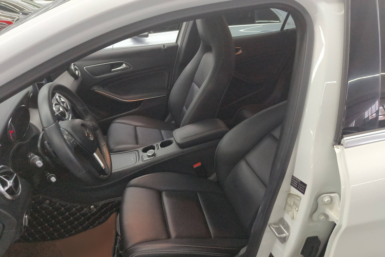 奔驰GLA 2016款 GLA 220 4MATIC 时尚型中控内饰19