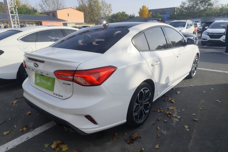 福特 福克斯 2021款 三厢 EcoBoost 180 自动ST Line车身外观7