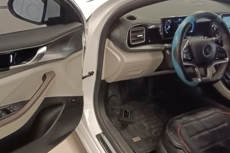 比亚迪 秦PLUS 2024款 荣耀版 EV 510KM领先型中控内饰7003