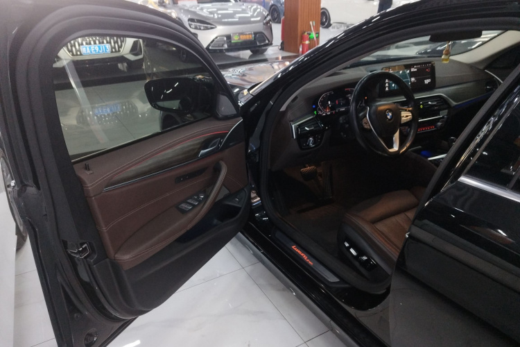 宝马5系 2021款 530Li 尊享型 豪华套装中控内饰20