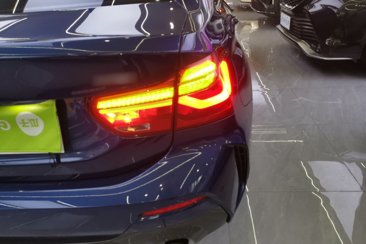 宝马1系 2021款 改款 125i M运动曜夜版车身外观9