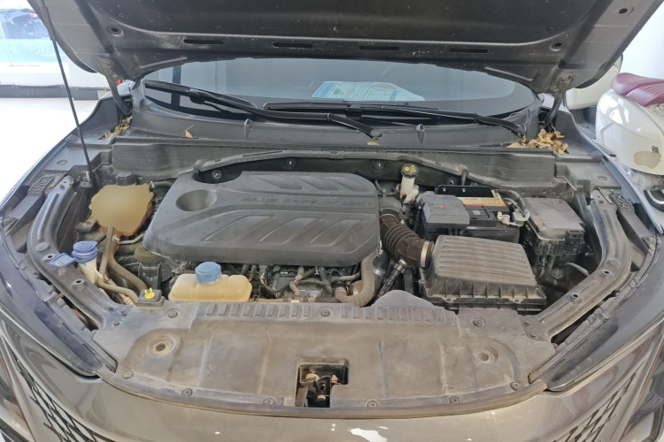 长安UNI-T 2020款 1.5T 旗舰型机舱底盘24