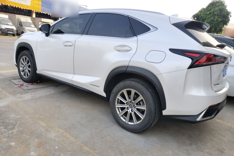 雷克萨斯NX 2020款 300h 前驱 锋尚版 国VI车身外观4