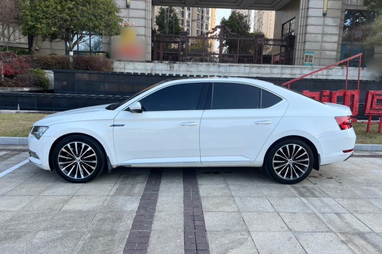 斯柯达 速派 2018款 TSI330 DSG舒适版 国V车身外观6004