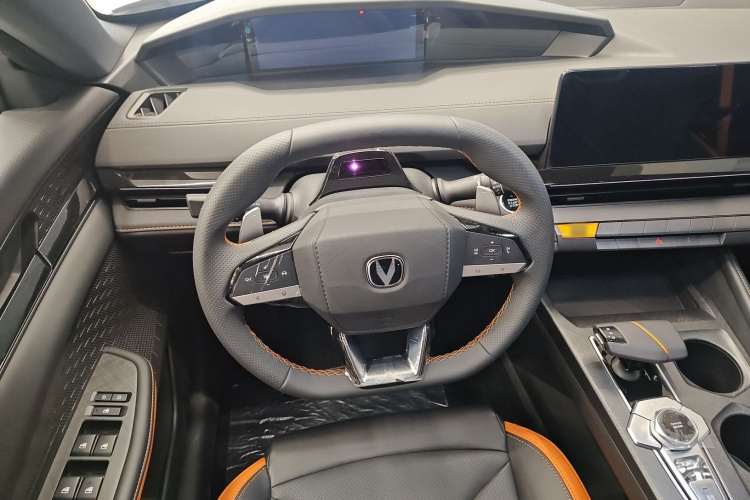 长安UNI-V 2024款 1.5T 高能版中控内饰13