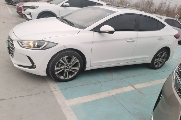 现代 领动 2016款 1.6L 自动智炫·精英型车身外观4