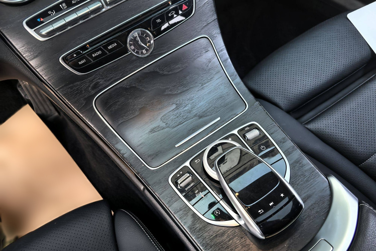 奔驰C级 2018款 C 180 L 时尚型运动版局部细节18