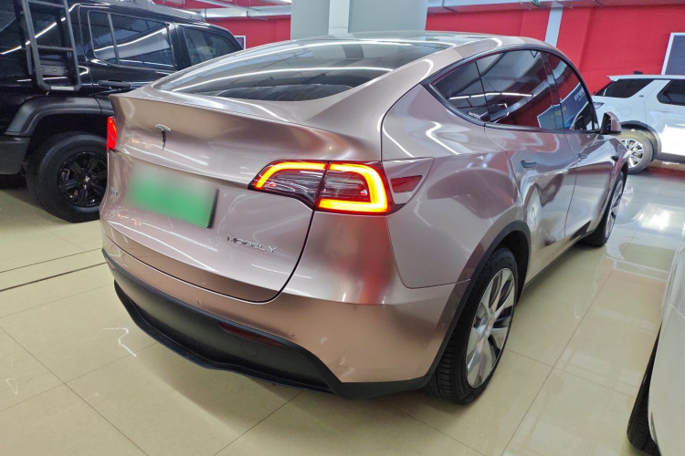 特斯拉 Model Y 2022款 改款 后轮驱动版车身外观7