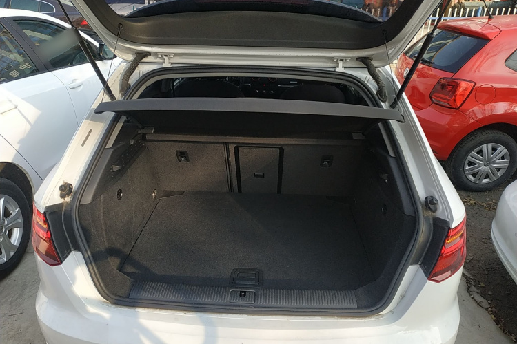 奥迪A3 2020款 改款 Sportback 35 TFSI 进取型 国VI机舱底盘23