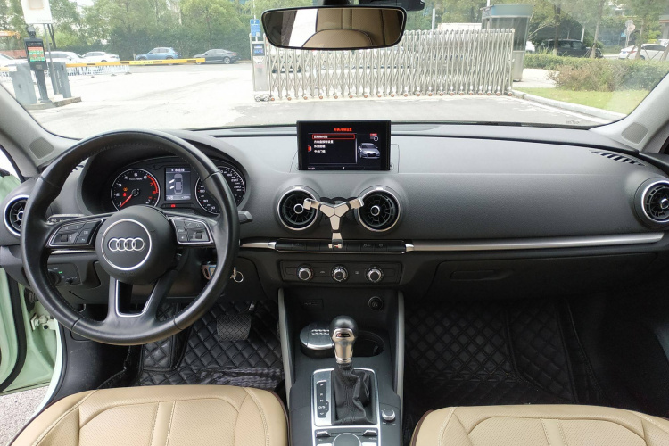 奥迪A3 2018款 30周年年型 Limousine 35 TFSI 进取型中控内饰7002