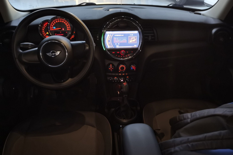 MINI 2016款 1.2T ONE 五门版中控内饰12
