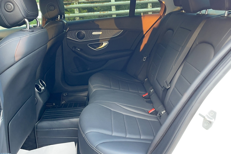 奔驰C级 2018款 C 180 L 时尚型运动版中控内饰7001