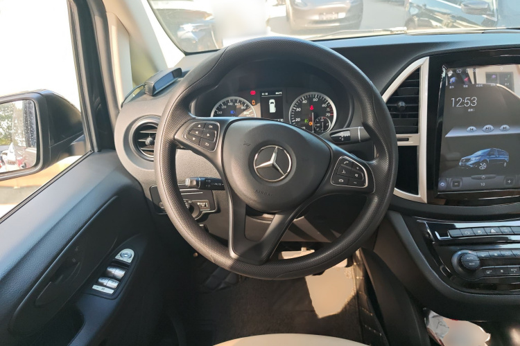 奔驰 威霆 2018款 2.0T 精英版 9座 国VI局部细节13