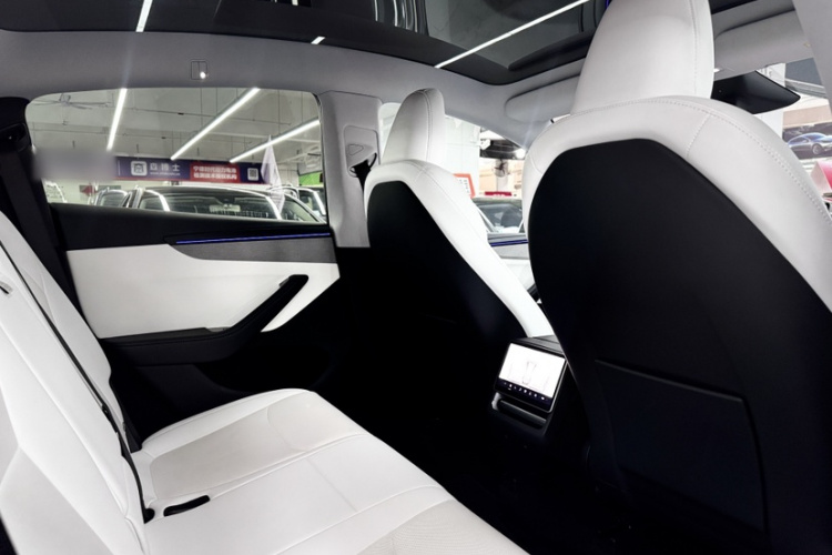 特斯拉 Model Y 2025款 后轮驱动版中控内饰7005