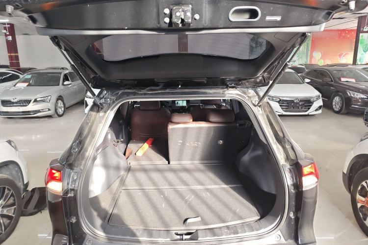 丰田 锋兰达 2023款 2.0L CVT精英版机舱底盘23